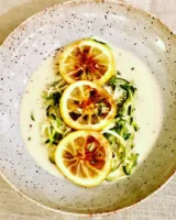 Vegane Zuchhini-Tagliatelle Al Limone