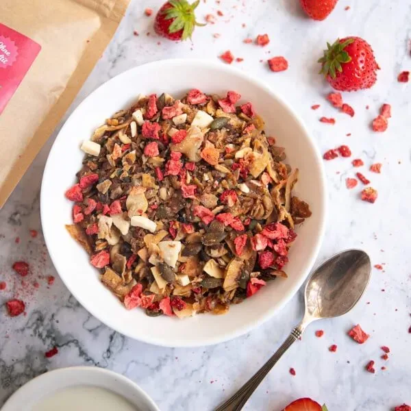 Simply keto erdbeere granola