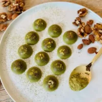 Low Carb Matcha Pralinen