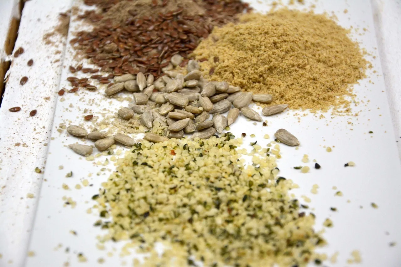 eiweissbrot-glutenfreie-brotbackmischung-hanfsamen